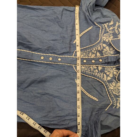 Chambray Western style pearl button snap collared shirt w/embroidery by L&B, Med - Picture 8 of 11